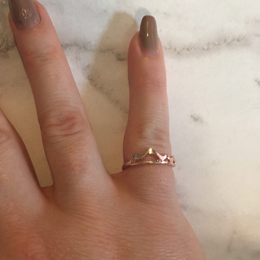 Charlie Rose Gold Mountain Midi Ring - Picture 4 of 5